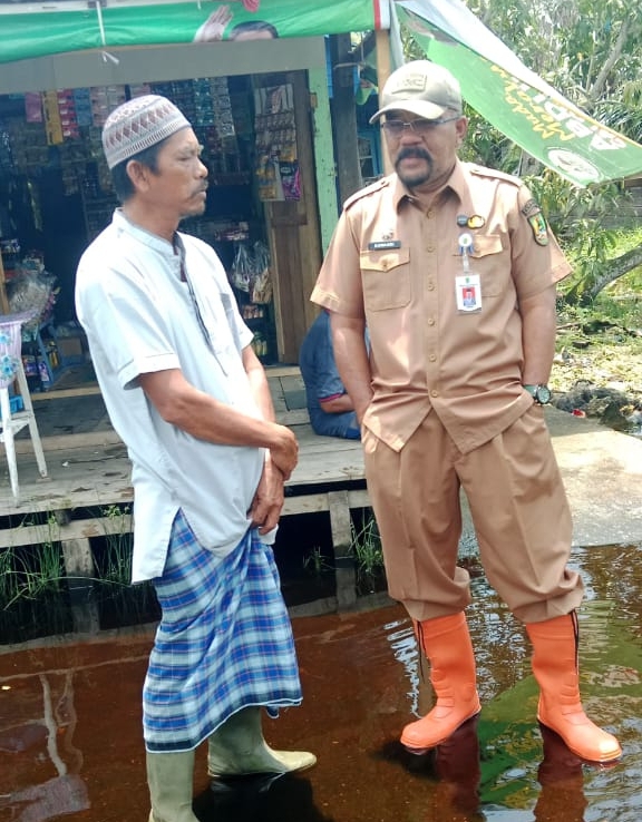 Satgas DLH Rohil Turun Atasi Banjir Tahunan Di Kelurahan Bagan Timur