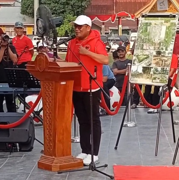Bupati Zukri Resmikan  RTH Taman Bola Pangkalan Kerinci