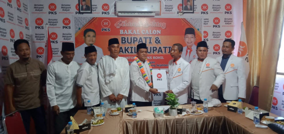 Antar Berkas Calon Ke PKS , Zakifri di Sambut Pengalungan Bunga, Simak Motivasinya
