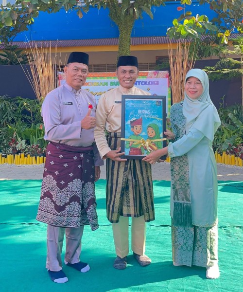 SMP Negeri Bernas Menaja Peluncuran Buku “Bernas Berpantun”, Dinas Pendidikan Apresiasi Inovasi Sekolah