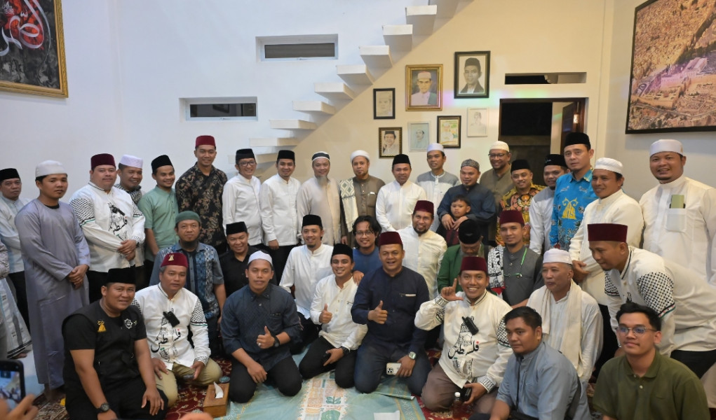 Jika Terpilih Jadi Gubernur, UAS Tantang Abdul Wahid Semarakkan Maulid Nabi Sepanjang Jalan Sudirman