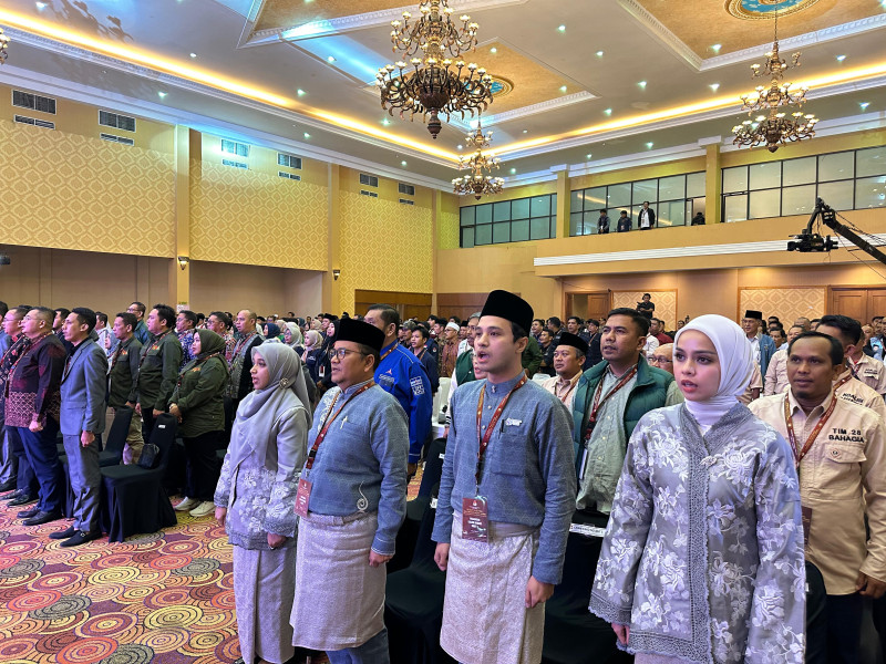 Hadir di Lokasi Debat Perdana Calon Walikota Jambi, Maulana-Diza Tampil Kompak