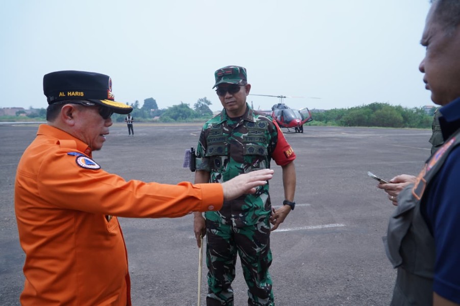 Gubernur Al Haris Bersama Danrem 042/Gapu Patroli Udara Tinjau Karhutla di Tanjab Timur