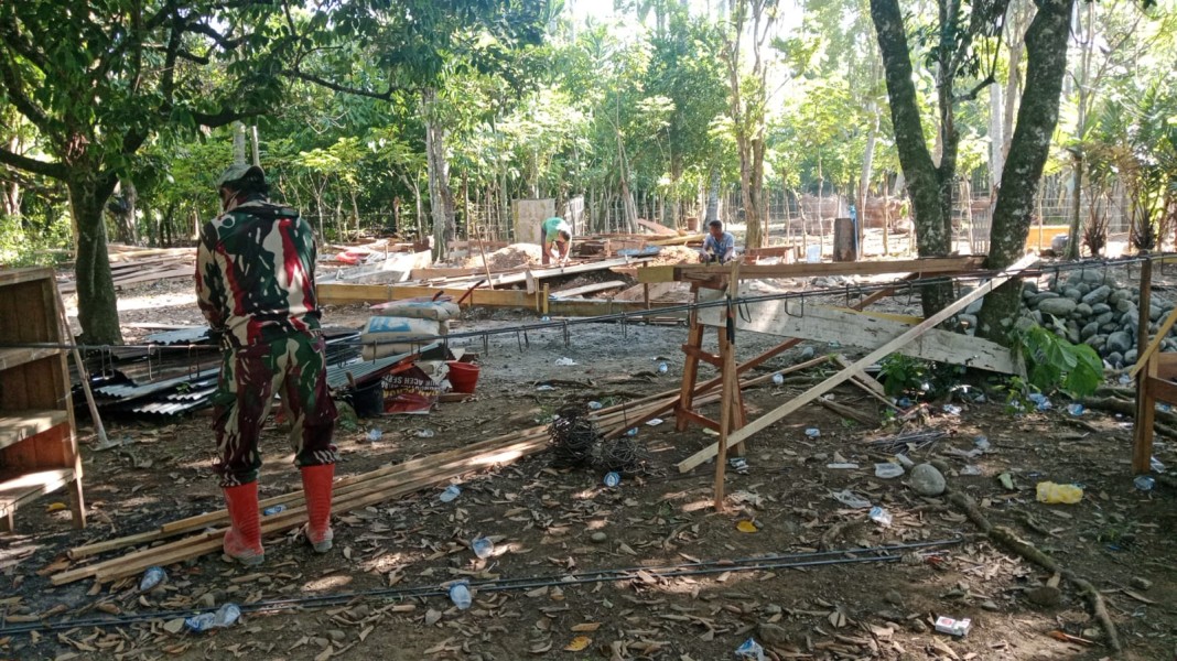 Kejar Target TMMD, Satgas Kodim 0102/Pidie Genjot Perakitan Bekisting dan Besi Pondasi RTLH