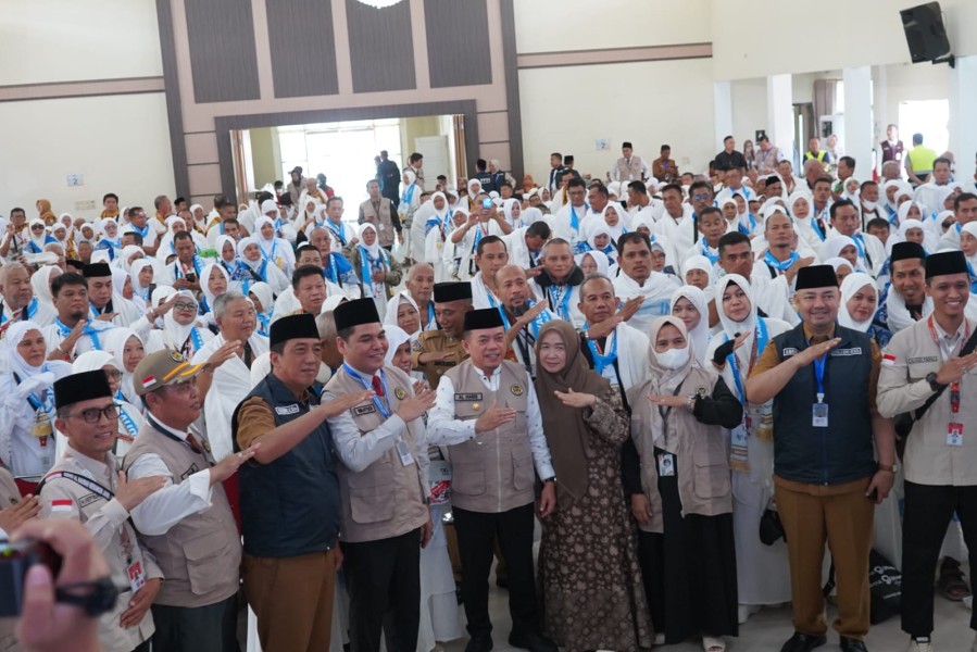 Lepas 442 JCH Kloter BTH 19, Al Haris: Fokus Ibadah, Jangan Sia-siakan Perjuangan Puluhan Tahun