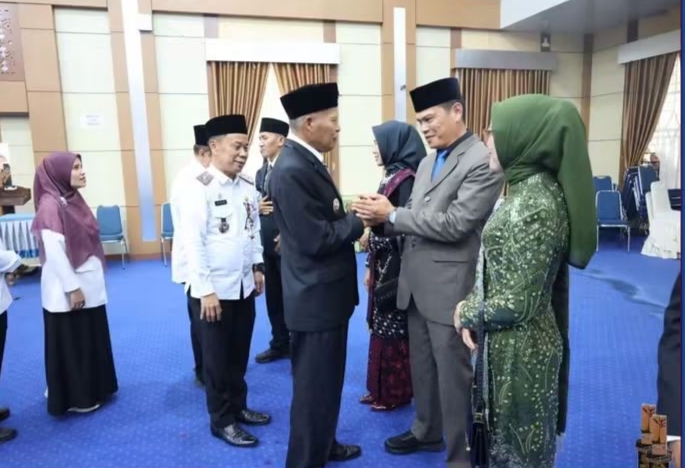 Lima Pejabat Eselon II Resmi Dilantik, Ini Pesan Tegas Wawako Azhar Hamzah