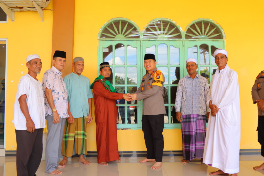 Cooling System Jamaah Masjid Baiturrahim Cempedak Rahuk ,Waka Polres Rohil Ajak Ciptakan Kondisi Aman Jelang Pilkada
