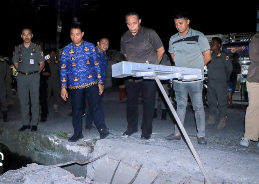 Tinjau Proyek Drainase Dibongkar Kontraktor, Wawako Pekanbaru Tegaskan Komitmen Selesaikan TB