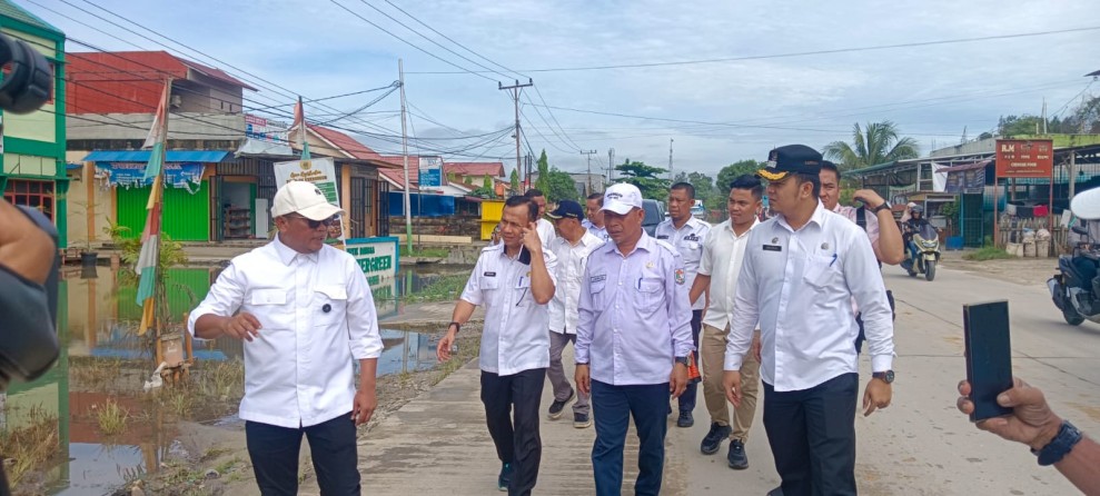 Bersih Bersih Drainase di Pangkalan kerinci, Komitmen Pemkab Pelalawan Atasi Banjir