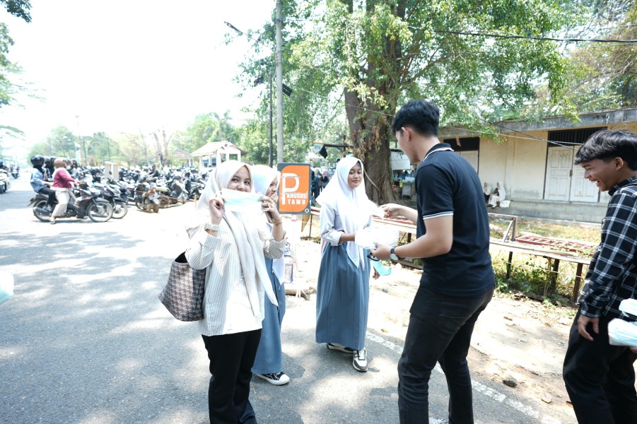 Antisipasi Dampak Karhutla, PT WKS-FH Unja Bagikan 6.000 Masker kepada Mahasiswa