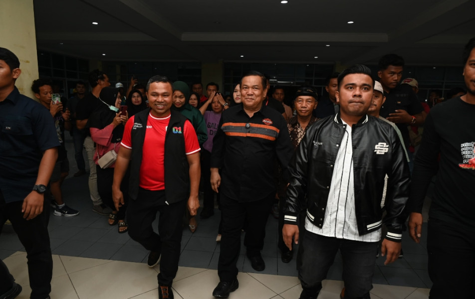 Puluhan Ribu Warga Rumbai Pekanbaru Hadiri Kampanye Abdul Wahid-SF Hariyanto