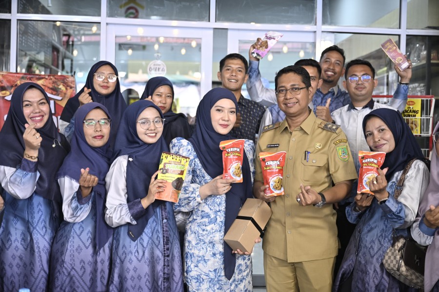 Kembangkan Produk Lokal, Wabup Jhony Charles Resmikan Umah Espresso and Cafe