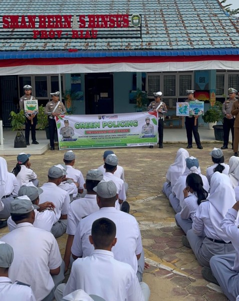 Satlantas Polres Pelalawan Sosialisasikan Green Policing di SMAN Bernas Pangkalan Kerinci