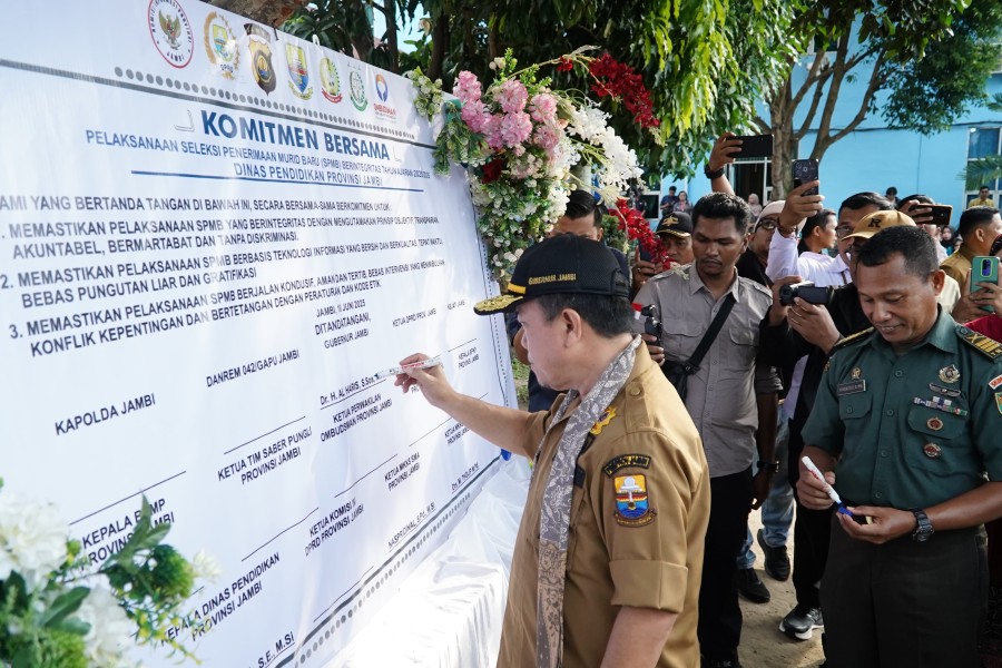 Teken Komitmen SPMB Berintegritas 2025-2026, Gubernur Al Haris: Tak Ada Titipan