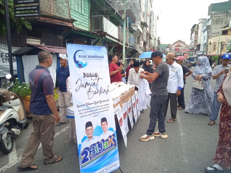 Relawan BiJaK Bermarwah Jum'at Berbagi, Souvernir dan Takjil ke Masyarakat