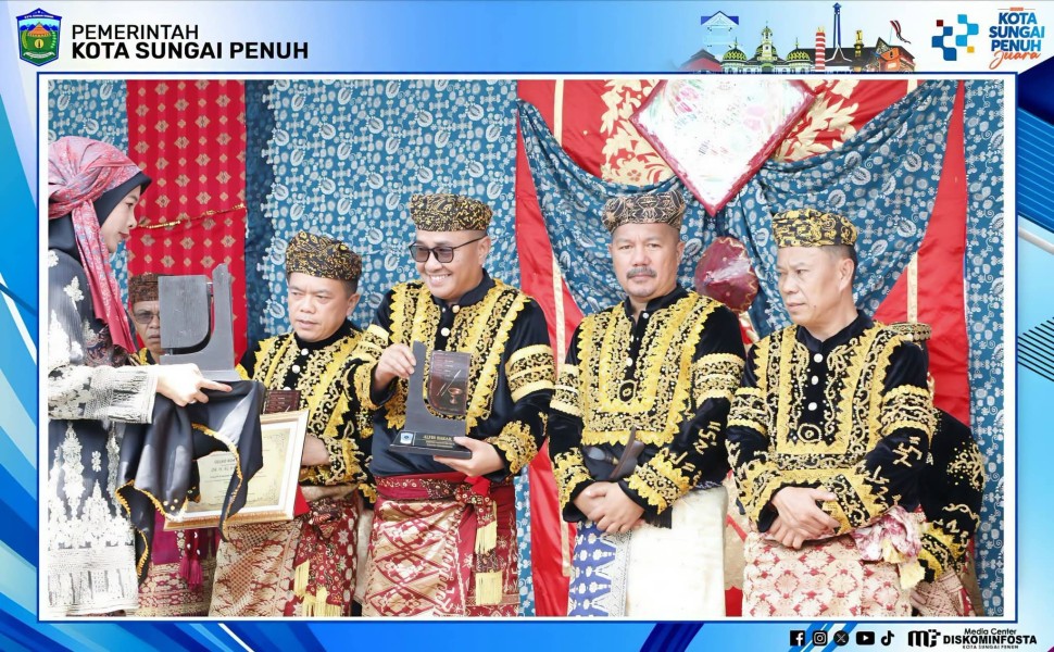 Sandang Gelar Depati Susun Negroi Tanoh Sunge Pnoh, Wali Kota Alfin Tegaskan Adat Jadi Pilar Pembangunan