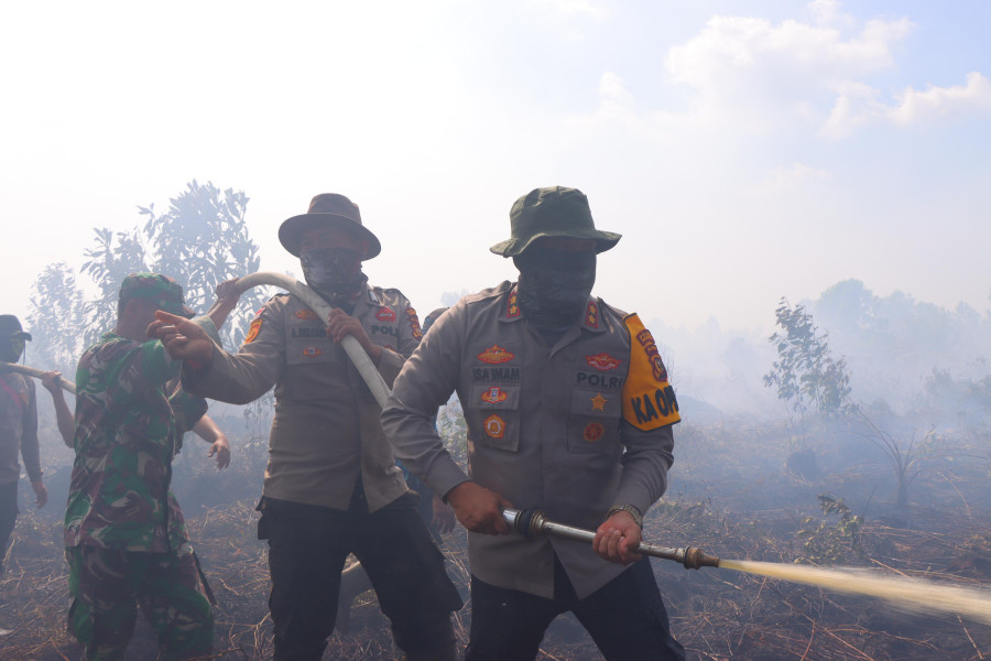 Karlahut di Rohil Turunkan 3 Unit Heli Water Bombing , Ini Himbauan Kapolres