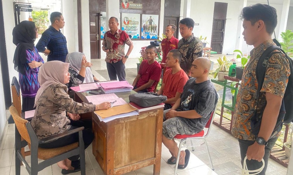 Segera Disidangkan, Tiga Tersangka Kasus Penambangan Minyak Ilegal Dilimpahkan ke Kejari Muara Bulian
