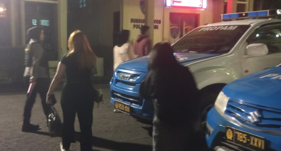 Terjaring Razia Pekat Polda Jambi, Dua Perempuan Pemandu Lagu Diserahkan ke BNNP Jambi