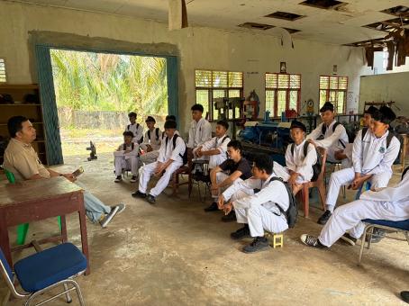 Univrab Lakukan Penyuluhan Peningkatan Kesadaran Perlindungan Hutan Adat di SMKN 1 Rambah