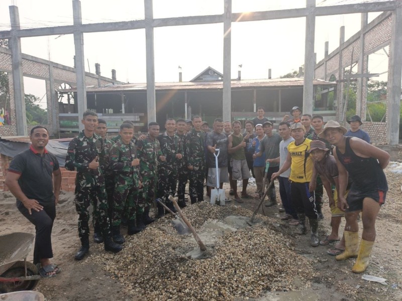Memasuki H-3 Penutupan, Satgas TMMD ke-129 Kodim 0313/KPR dan Warga 'Serbu' Seluruh Titik Pembangunan di Pangkalan Terap
