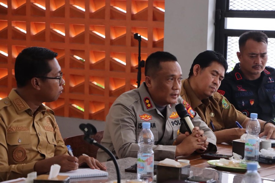 Wabup Rohil dan Kapolres Mediasikan Bentrok Berdarah Antara Warga WSR dan Pihak PT UTS