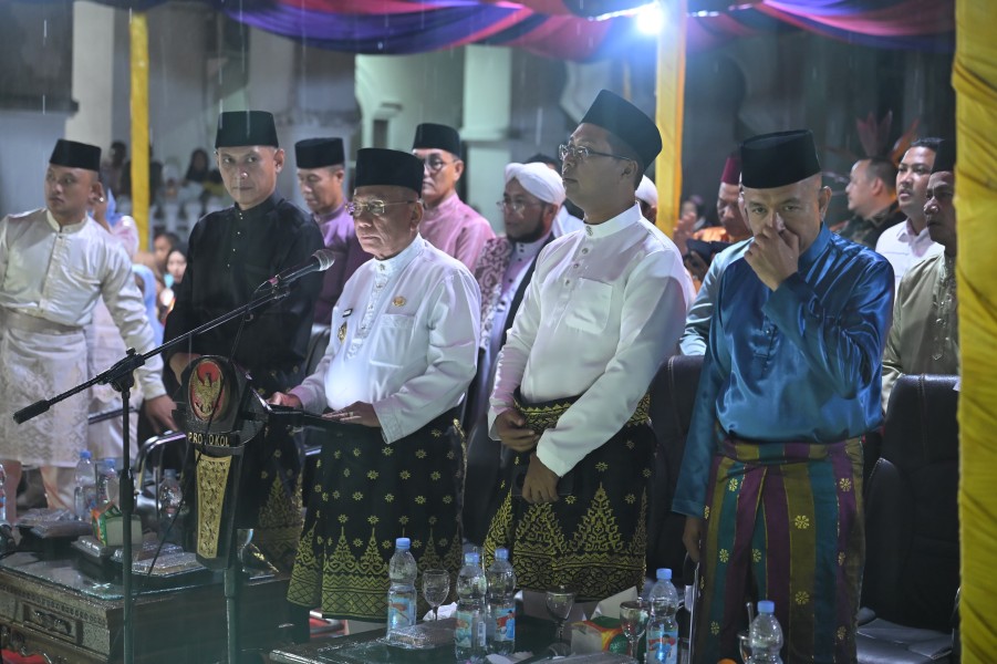 Di Guyur Hujan Malam Takbiran, Bupati Bistamam : Idul Adha Sebagai Energi Kolektif