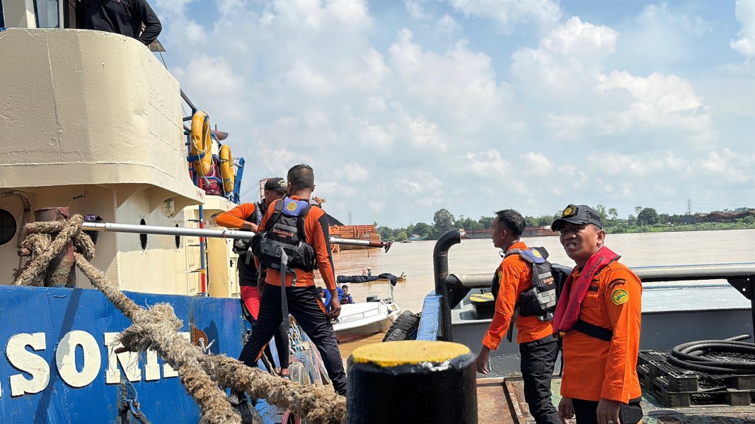 Tim SAR Gabungan Evakuasi 3 Korban Keracunan Dalam Palka Kapal di Muaro Jambi, Seluruhnya Meninggal Dunia
