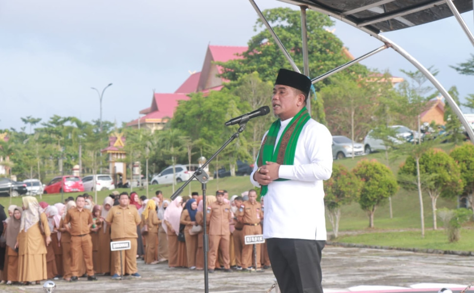 Zukri Pimpin  Apel Perdana Seusai Libur Lebaran 1445 H