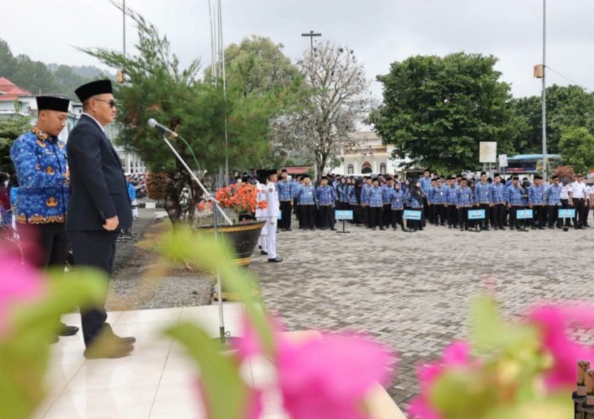 Peringati Hari Sumpah Pemuda ke-98, Wali Kota Alfin Salurkan Sembako dan Apresiasi Pemuda Berprestasi
