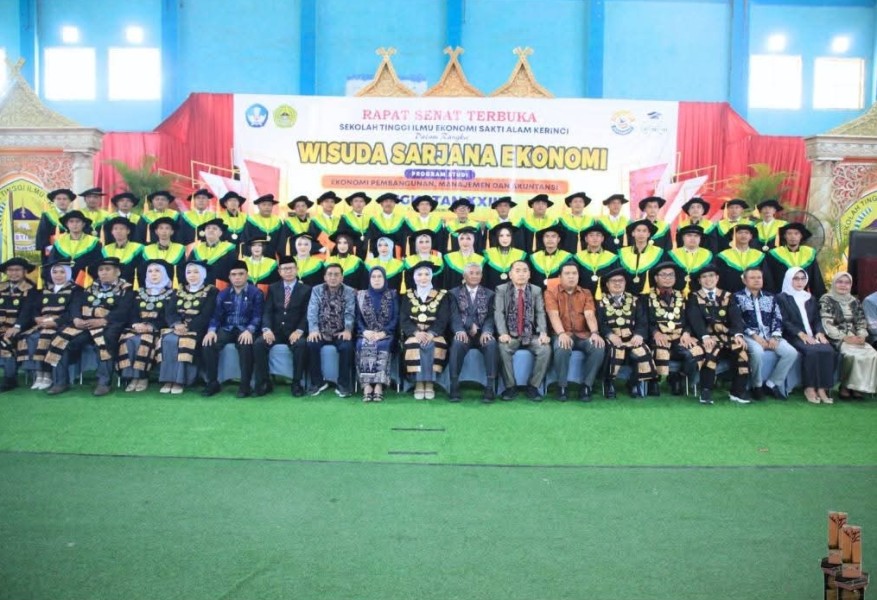 313 Sarjana STIE-SAK Resmi Dikukuhkan, Pemkot Sungai Penuh Dorong Lulusan Jadi Motor Pembangunan Daerah