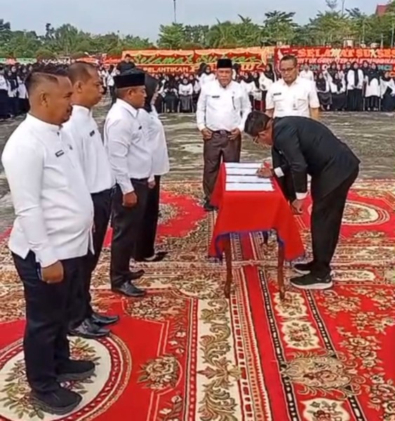Bupati Pelalawan Lantik 3.816 PPPK Paruh Waktu
