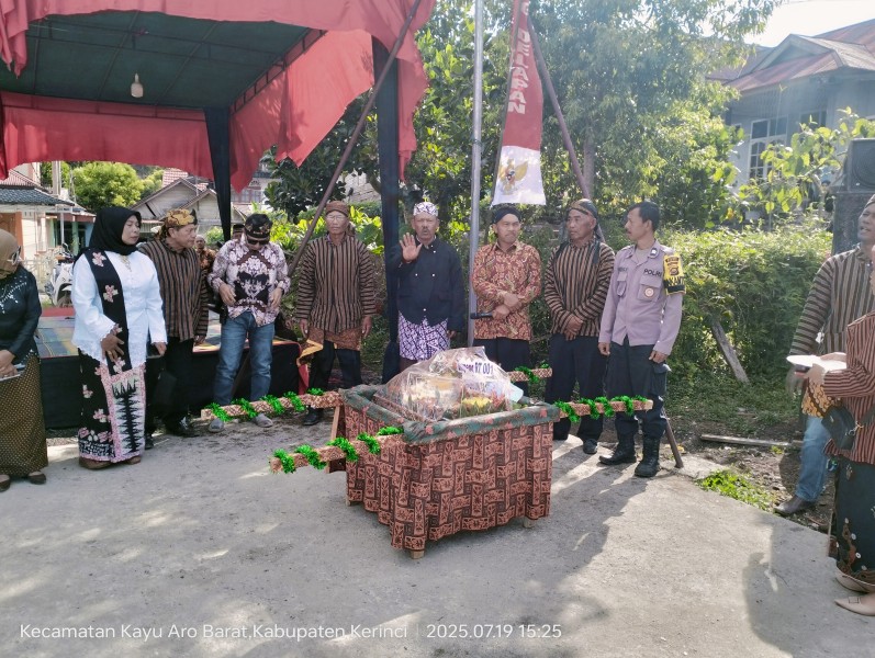 Warga Desa Bedeng Delapan Gelar Kirab Tumpeng dan Sedekah Hasil Bumi, Wujud Syukur atas Berkah Alam