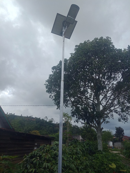 Pemasangan Lampu PJU Desa di Kayu Aro Barat, Diduga  Ajang Korupsi Kades dan Pihak Ketiga