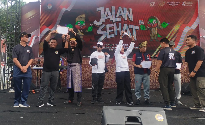 Kompak, Kontingen Pelalawan Raih Predikat Terbaik di Karnaval Pilkada Riau 2024