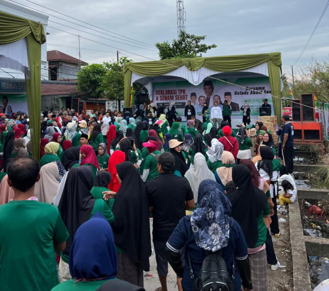 Dahsyat ! Warga Tumpah Ruah Ikuti Senam Sehat Bersama Cagubri Berwarah