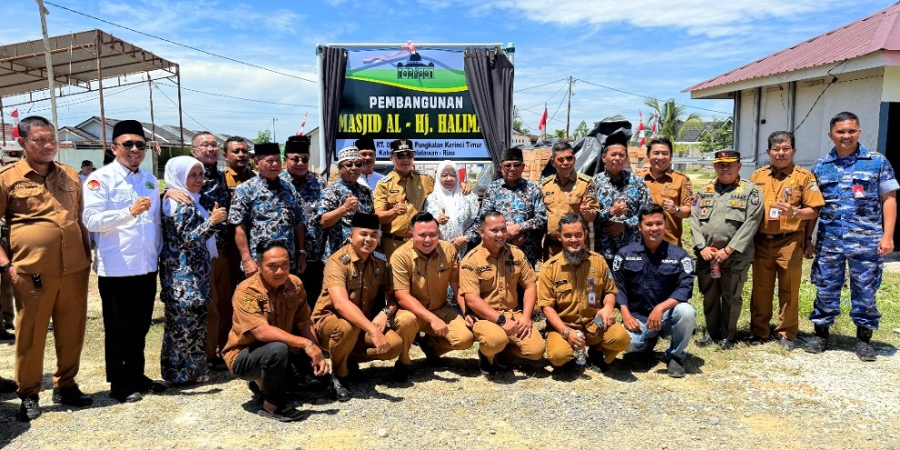 Wabup Lakukan Peletakan Batu Pertama Pembangunan Masjid Al-Hj. Halimah