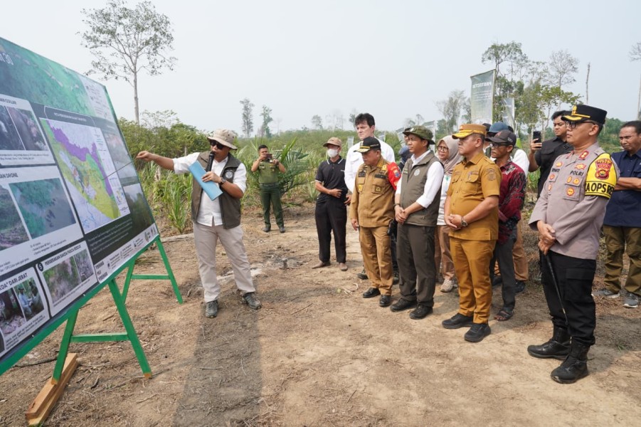 Gubernur Jambi Al Haris Dampingi Menhut Raja Juli Tinjau Konservasi Gajah dan Hutan Desa