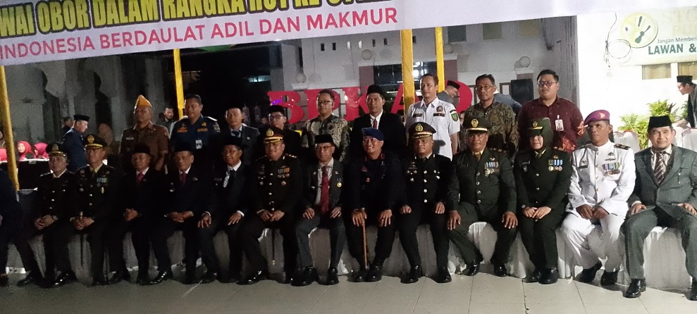 Dirgahayu RI Ke -81. Bupati Bistamam Nyalakan Api obor Malam Taptu